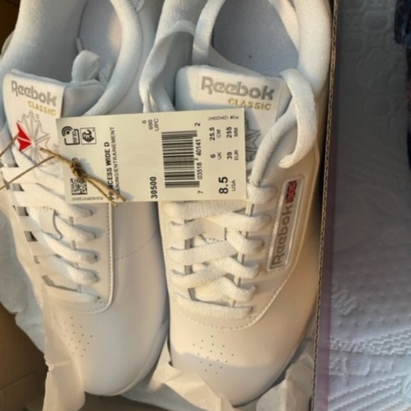 New with tags in box women's Reebock's - Picture 1 of 1
